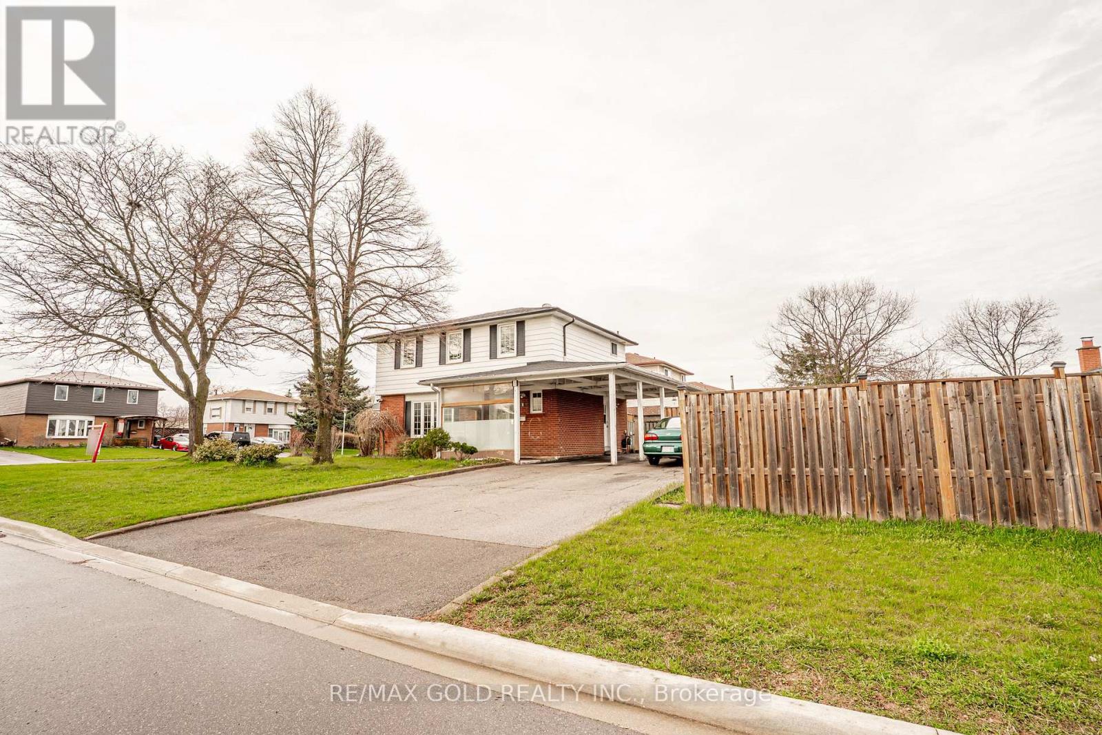 1 Elrose Road, Brampton, Ontario  L6T 2C2 - Photo 2 - W13011270