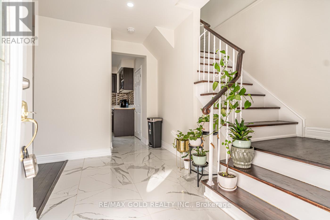 1 Elrose Road, Brampton, Ontario  L6T 2C2 - Photo 7 - W13011270