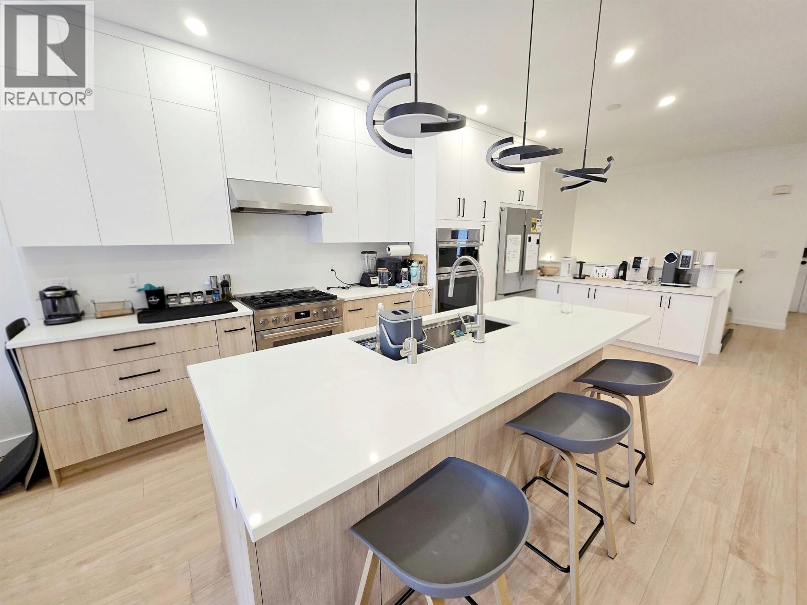 20 5201 OAKMOUNT CRESCENT, Burnaby, British Columbia