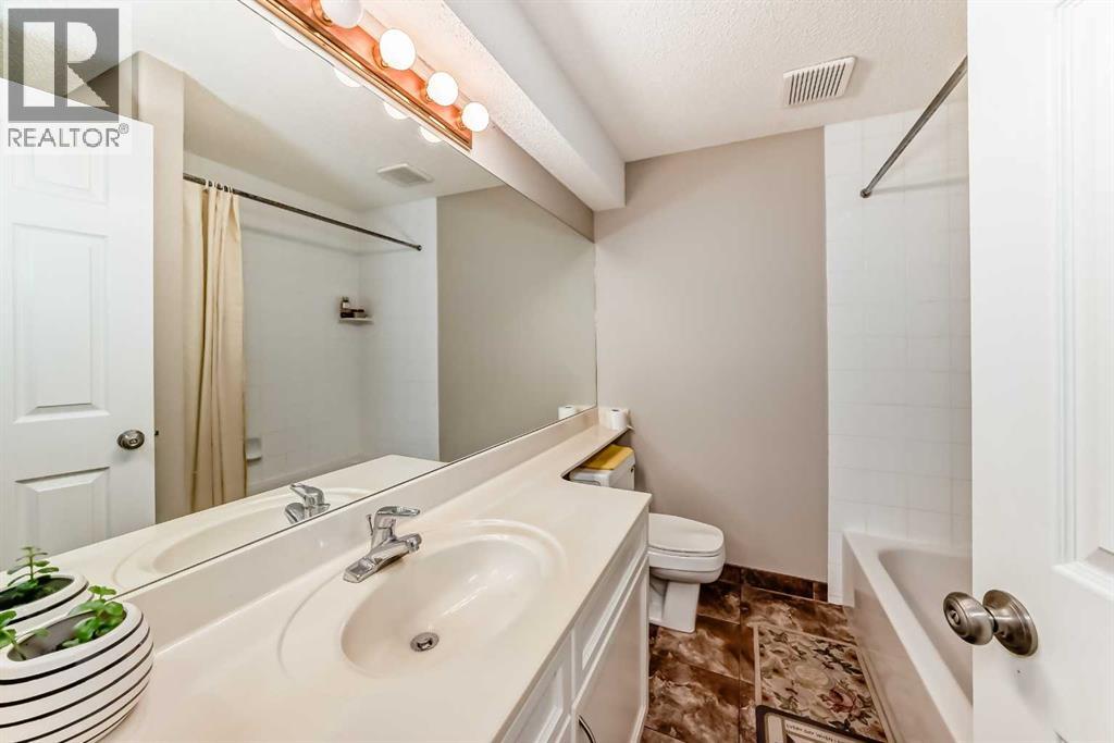 212 Sienna Park Drive SW, Calgary, Alberta  T3H 3L5 - Photo 34 - A2298763