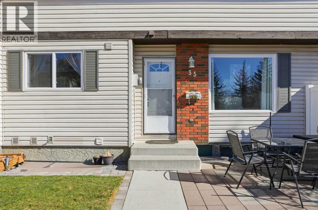35, 740 Bracewood Drive Sw, Calgary, Alberta  T2W 3N3 - Photo 2 - A2302611