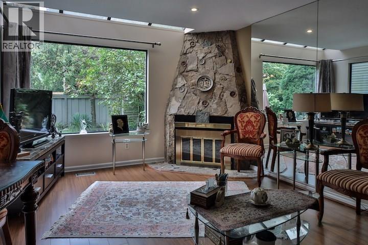 1147 Montroyal Boulevard, North Vancouver, British Columbia  V7R 2H8 - Photo 8 - R3112753