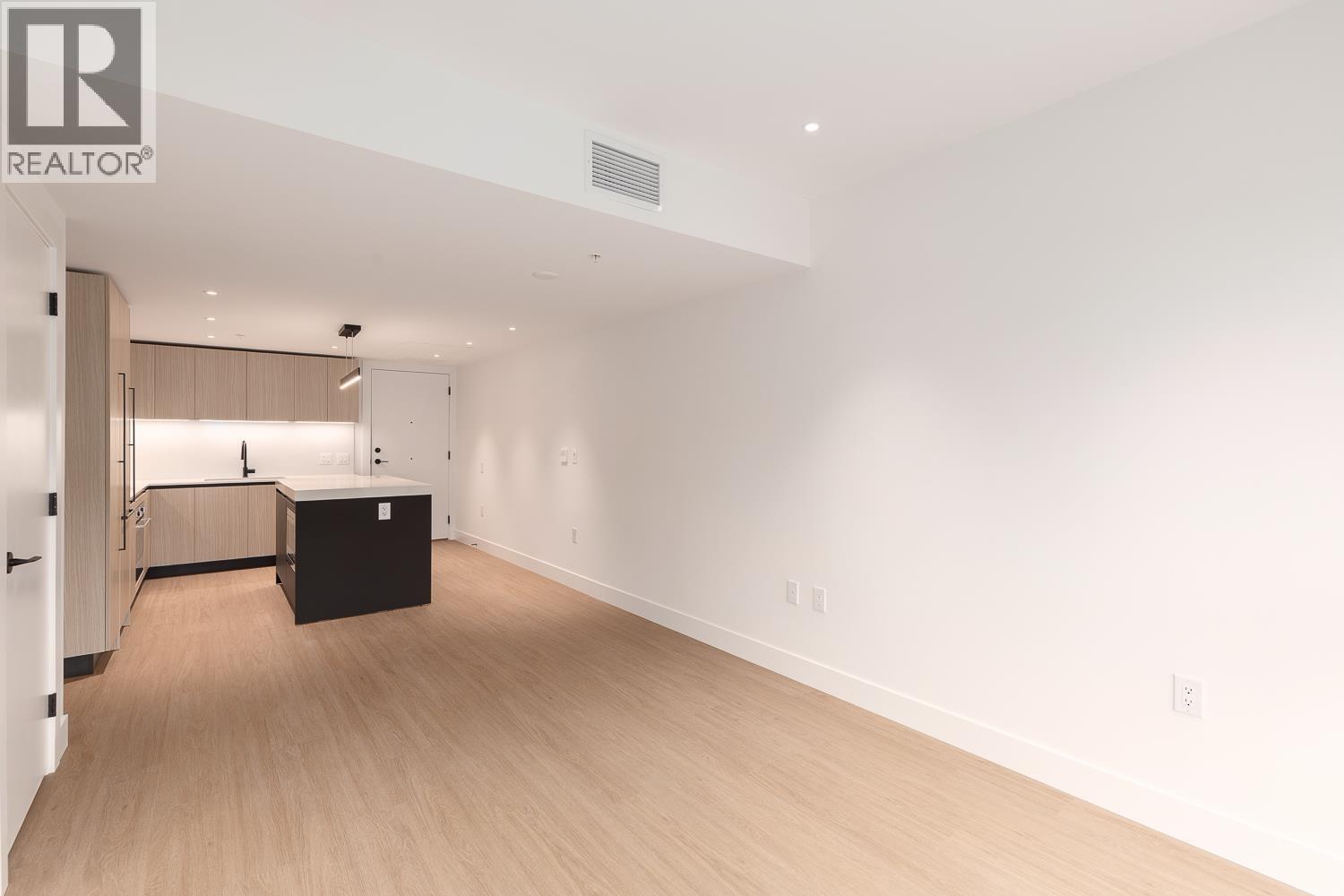 110 2235 E Broadway, Vancouver, British Columbia  V5N 0J5 - Photo 2 - R3112915