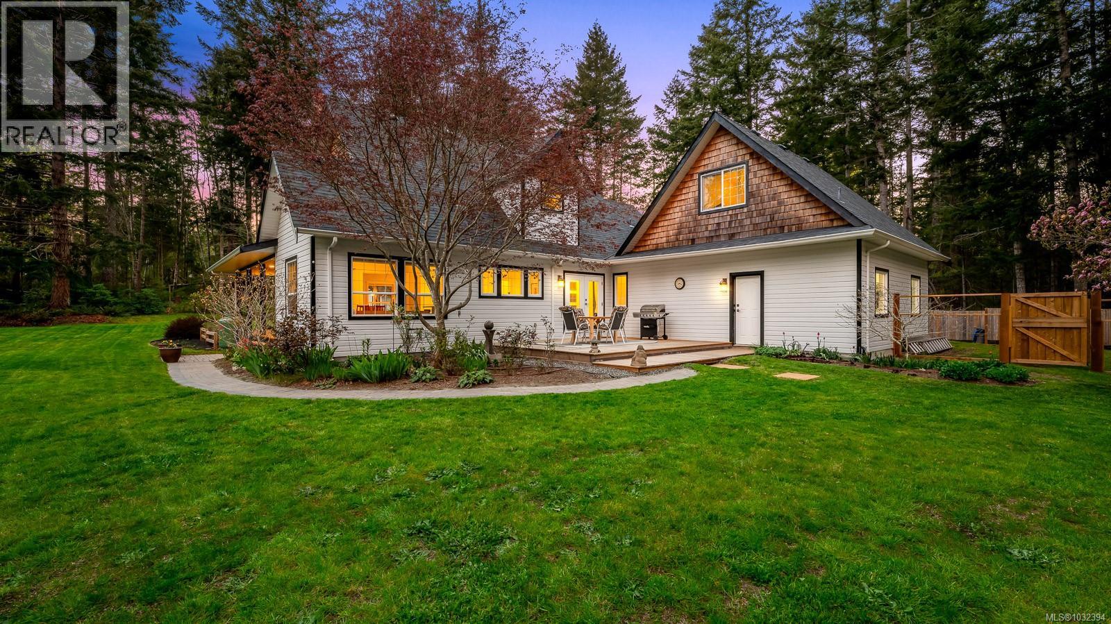 2300 Waveland Rd, Comox, British Columbia  V9J 1X4 - Photo 3 - 1032394