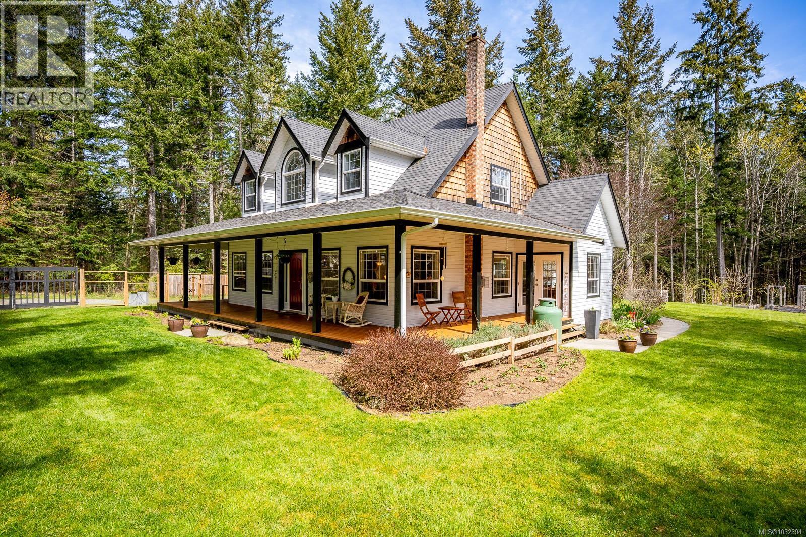 2300 Waveland Rd, Comox, British Columbia