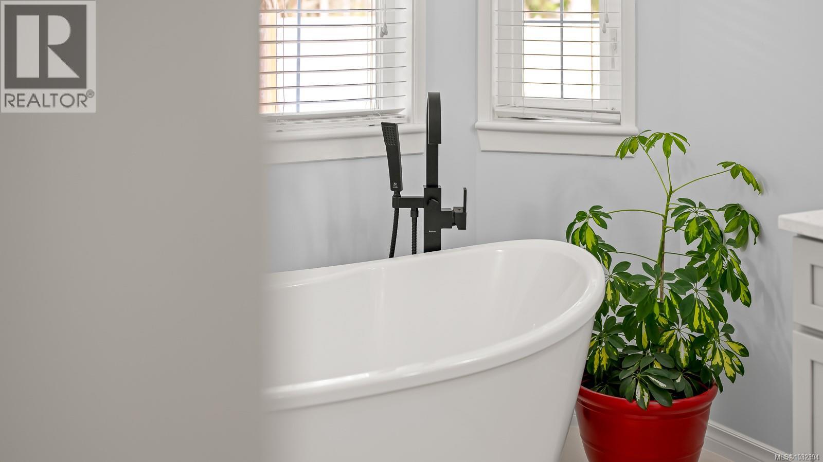 2300 Waveland Rd, Comox, British Columbia  V9J 1X4 - Photo 23 - 1032394