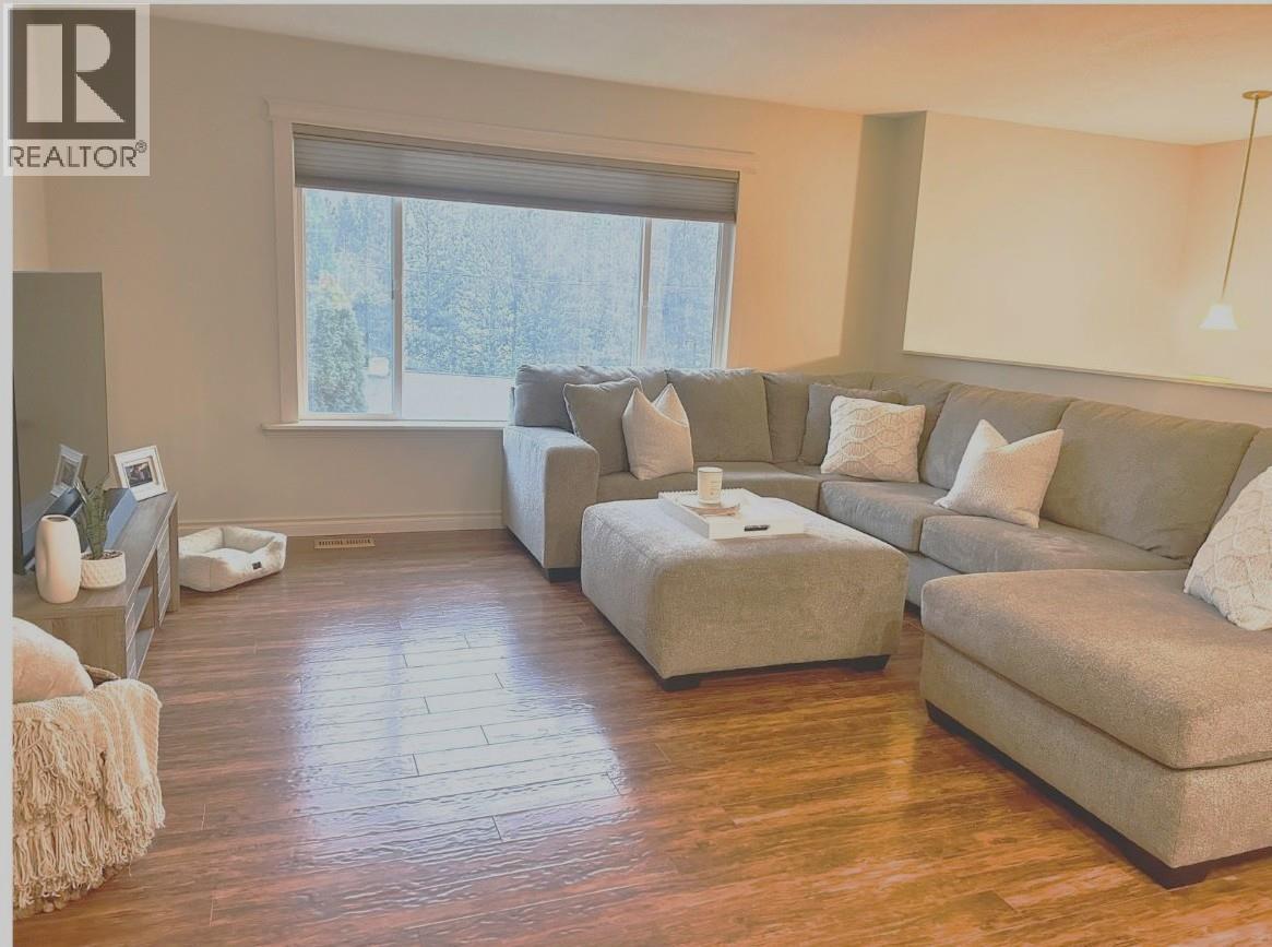 1718 Grandview Avenue, Lumby, British Columbia  V0E 2G0 - Photo 18 - 10374413