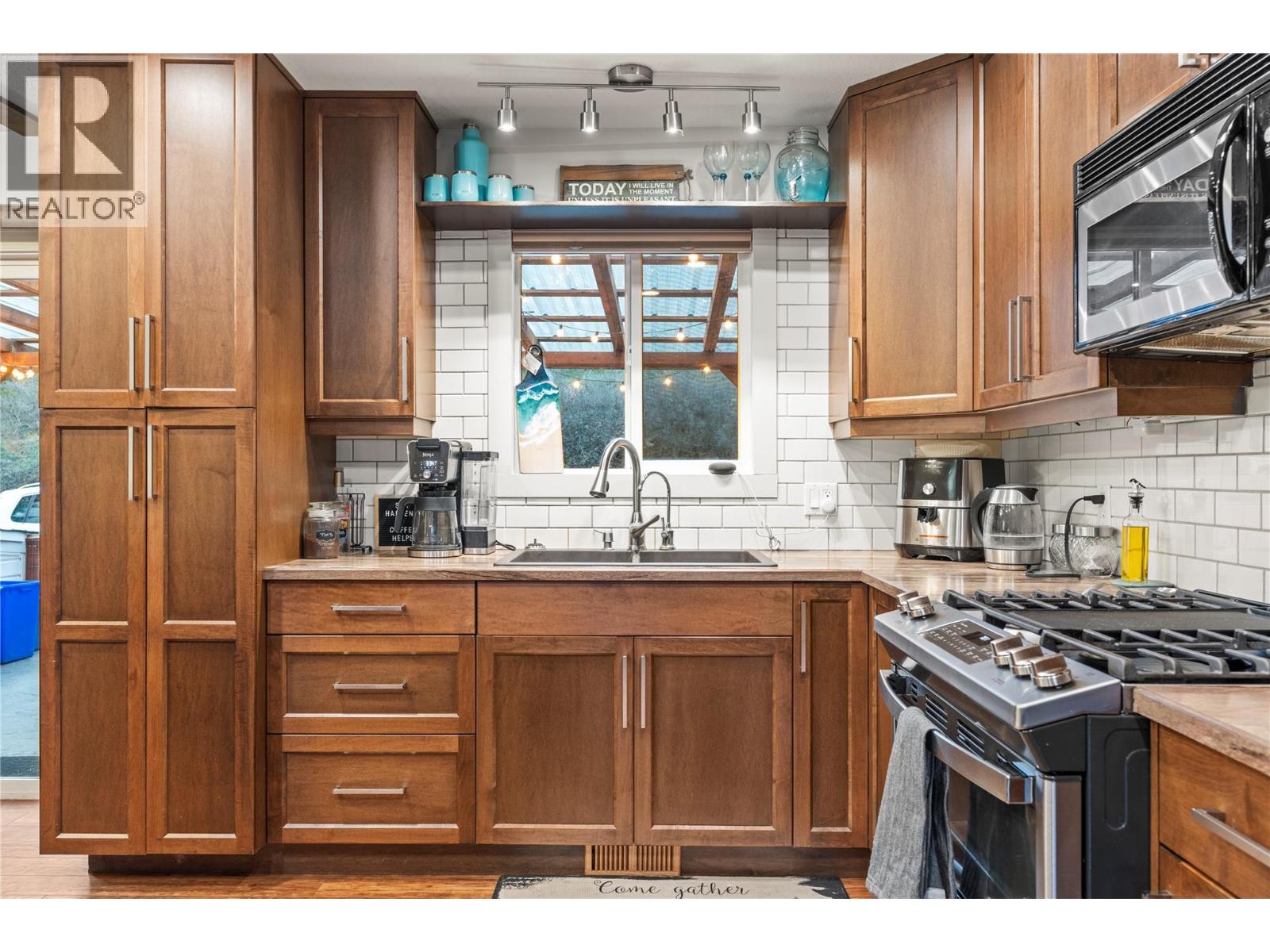 1718 Grandview Avenue, Lumby, British Columbia  V0E 2G0 - Photo 5 - 10374413