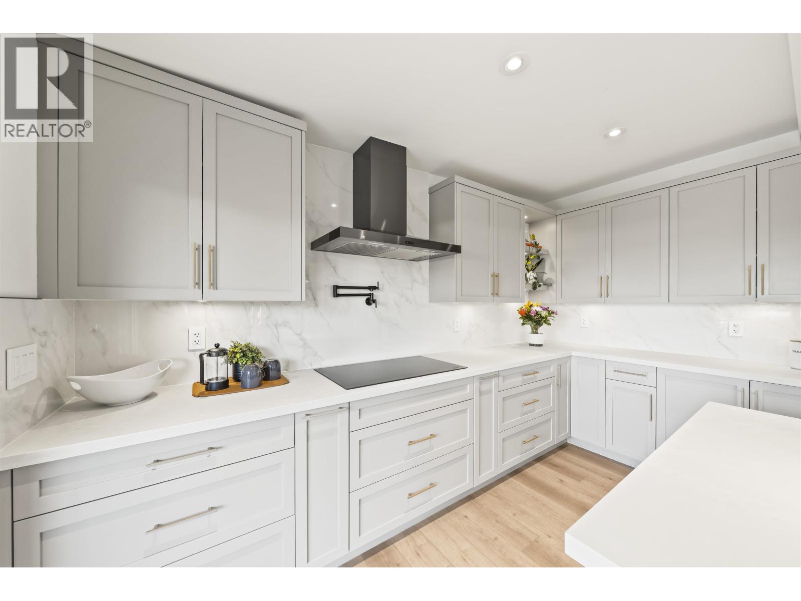 501 55a Street, Delta, British Columbia  V4M 3M2 - Photo 1 - R3112937