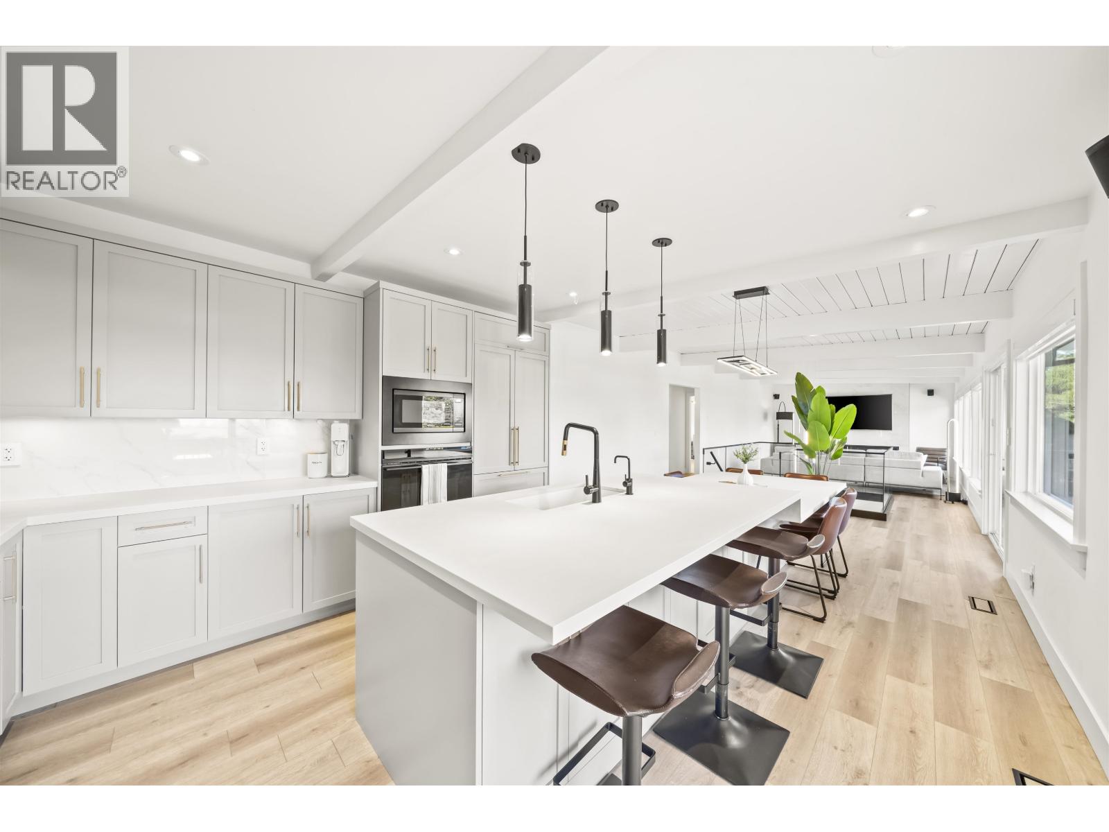 501 55a Street, Delta, British Columbia  V4M 3M2 - Photo 2 - R3112937