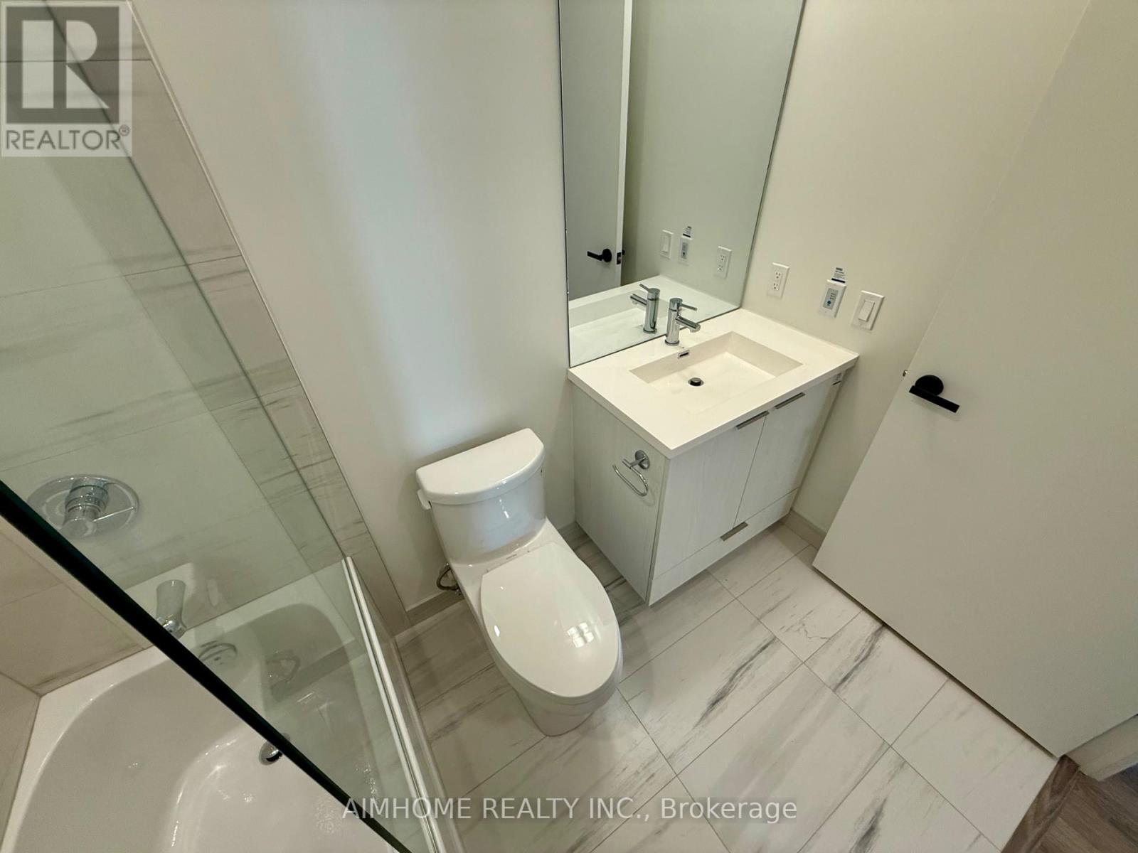 619 - 8 Interchange Way, Vaughan, Ontario  L4K 0R2 - Photo 4 - N13000686