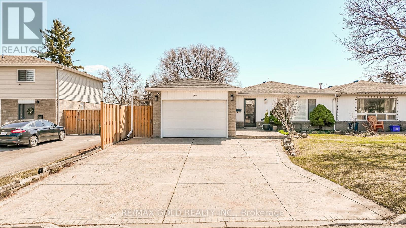 27 DAVENPORT CRESCENT, Brampton, Ontario