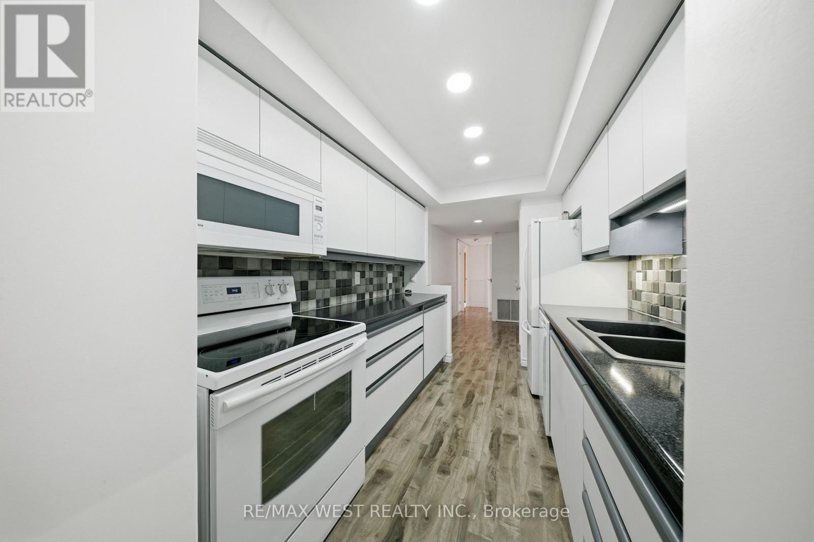 1709 - 1300 Bloor Street, Mississauga, Ontario  L4Y 3Z2 - Photo 5 - W13014828