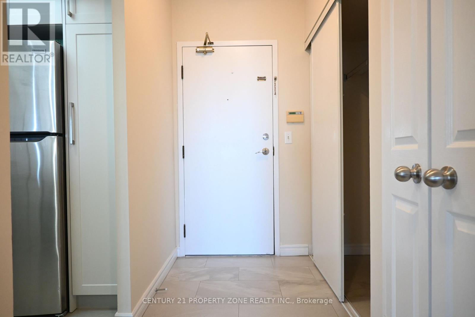 2308 - 325 Webb Drive, Mississauga, Ontario  L5B 3Z9 - Photo 3 - W13014610