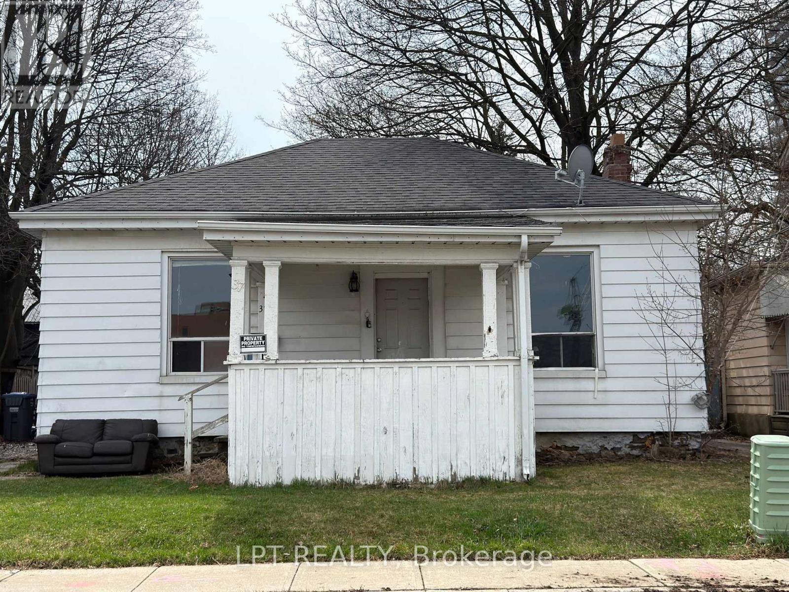 37 ELIZABETH STREET N, Brampton, Ontario