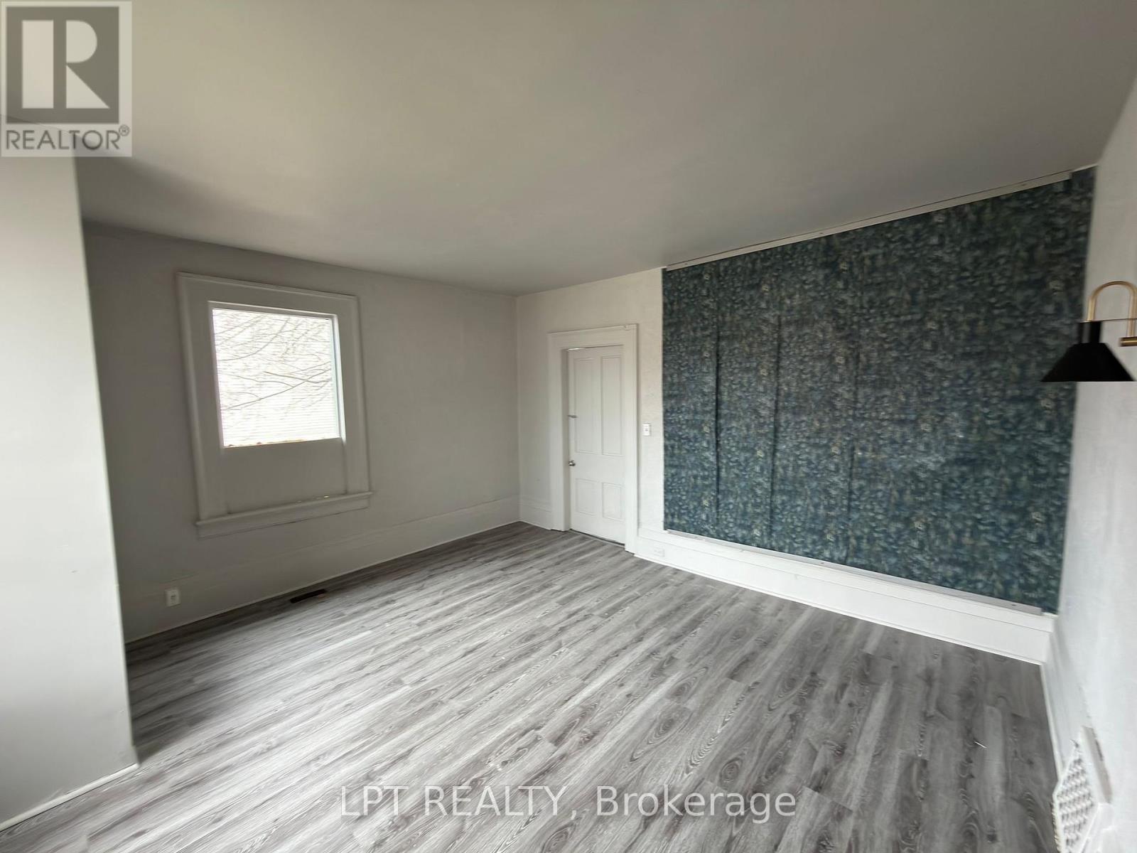 37 Elizabeth Street N, Brampton, Ontario  L6X 1S3 - Photo 2 - W13014848