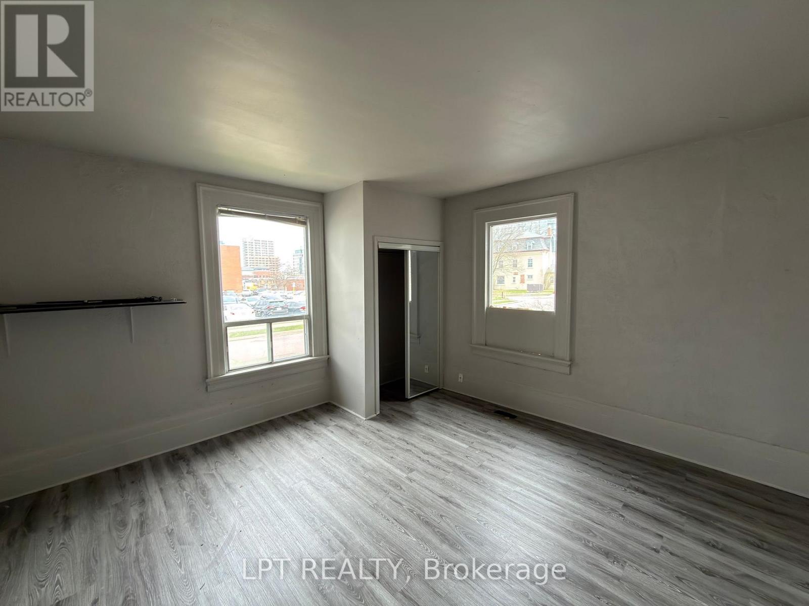 37 Elizabeth Street N, Brampton, Ontario  L6X 1S3 - Photo 4 - W13014848