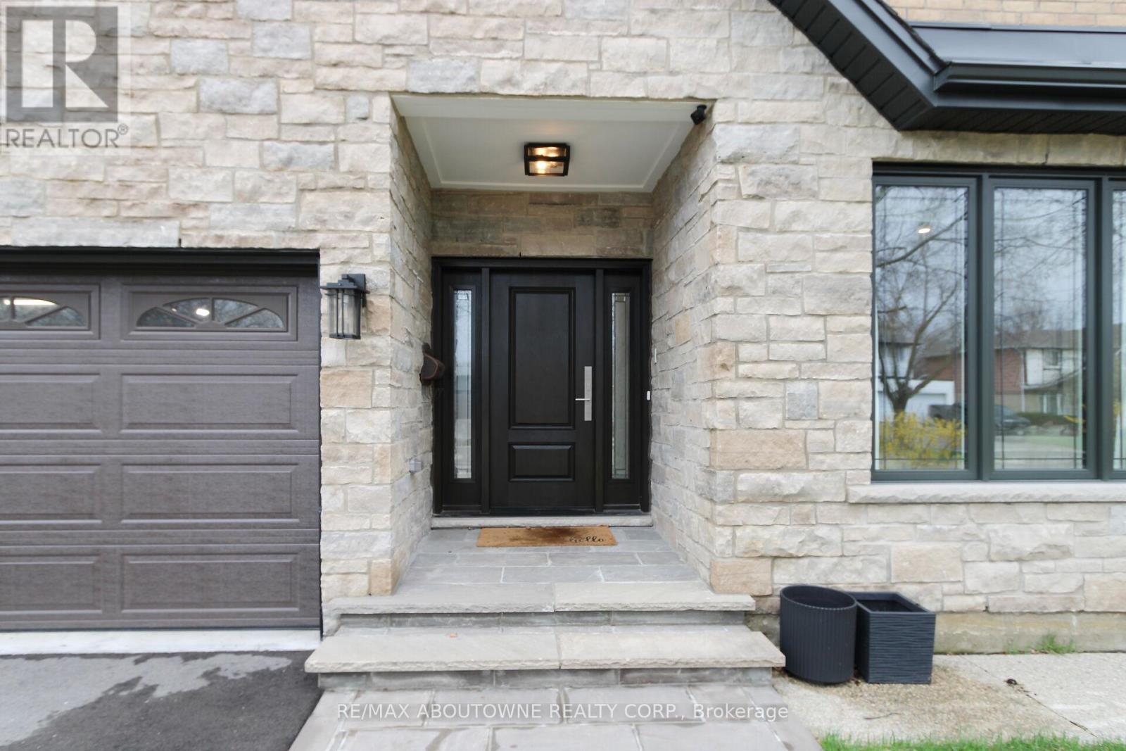 3301 Nadine Crescent, Mississauga, Ontario  L5A 3L4 - Photo 2 - W13014878