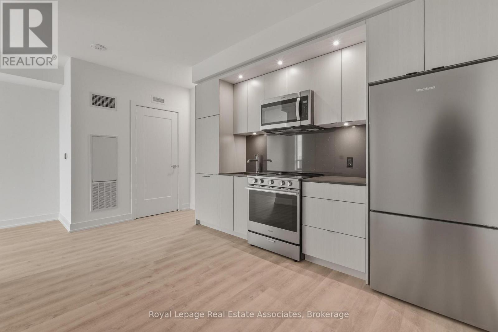 2210 - 60 Central Park Roadway, Toronto, Ontario  M9A 3K1 - Photo 2 - W13014892