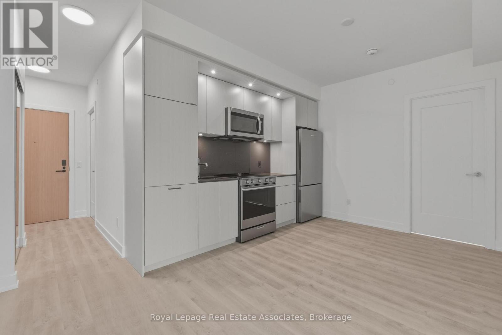 2210 - 60 Central Park Roadway, Toronto, Ontario  M9A 3K1 - Photo 31 - W13014892