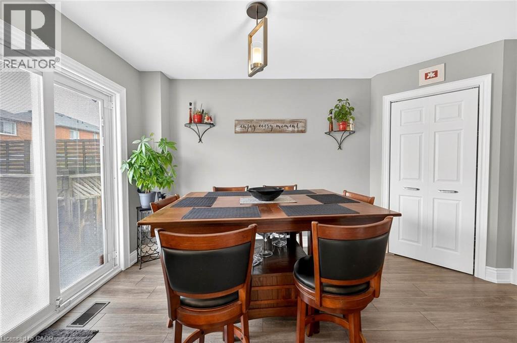 3753 Densbury Drive, Mississauga, Ontario  L5N 6Z2 - Photo 12 - 40818200