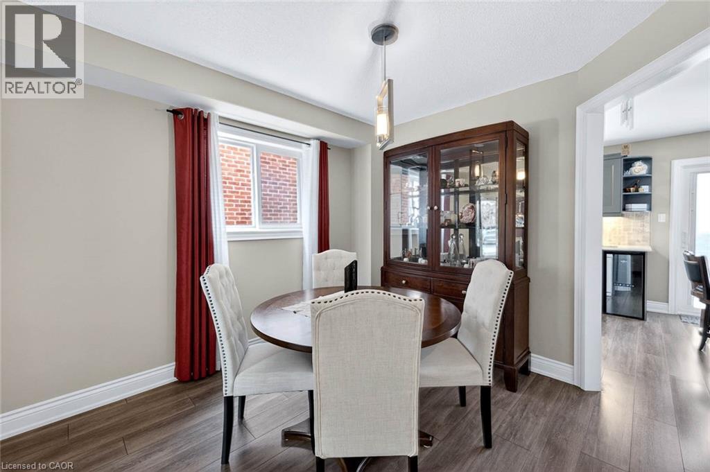 3753 Densbury Drive, Mississauga, Ontario  L5N 6Z2 - Photo 9 - 40818200