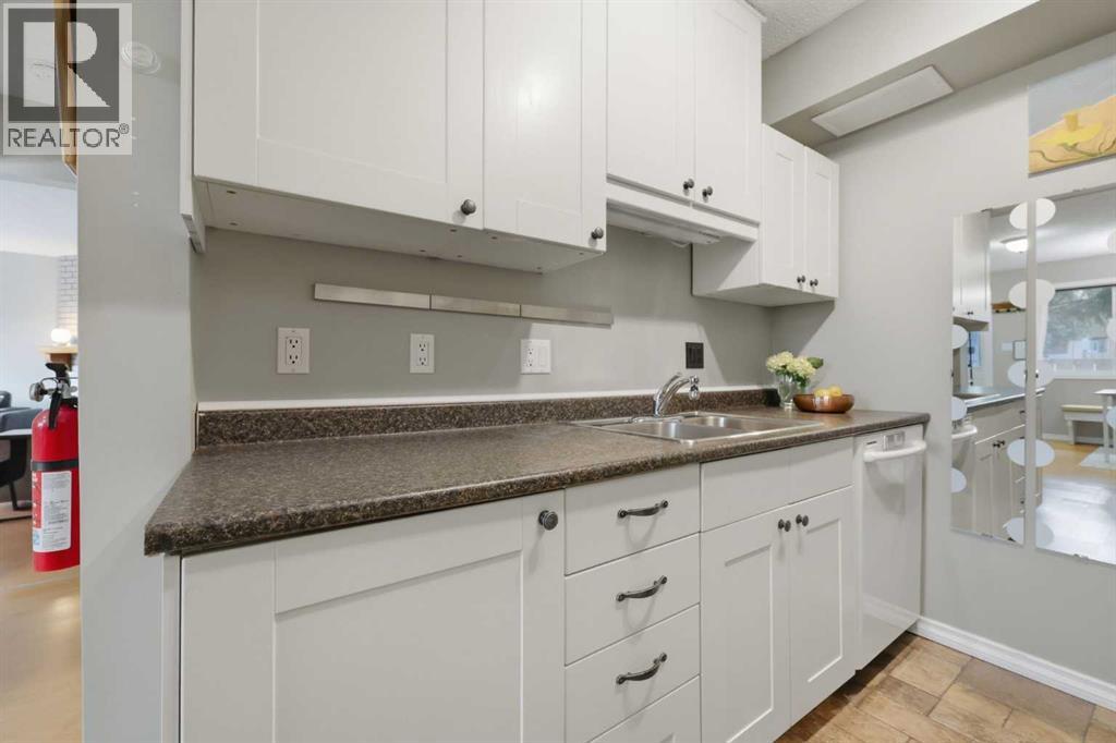 2, 287 Southampton Drive SW, Calgary, Alberta  T2W 2N5 - Photo 5 - A2300386