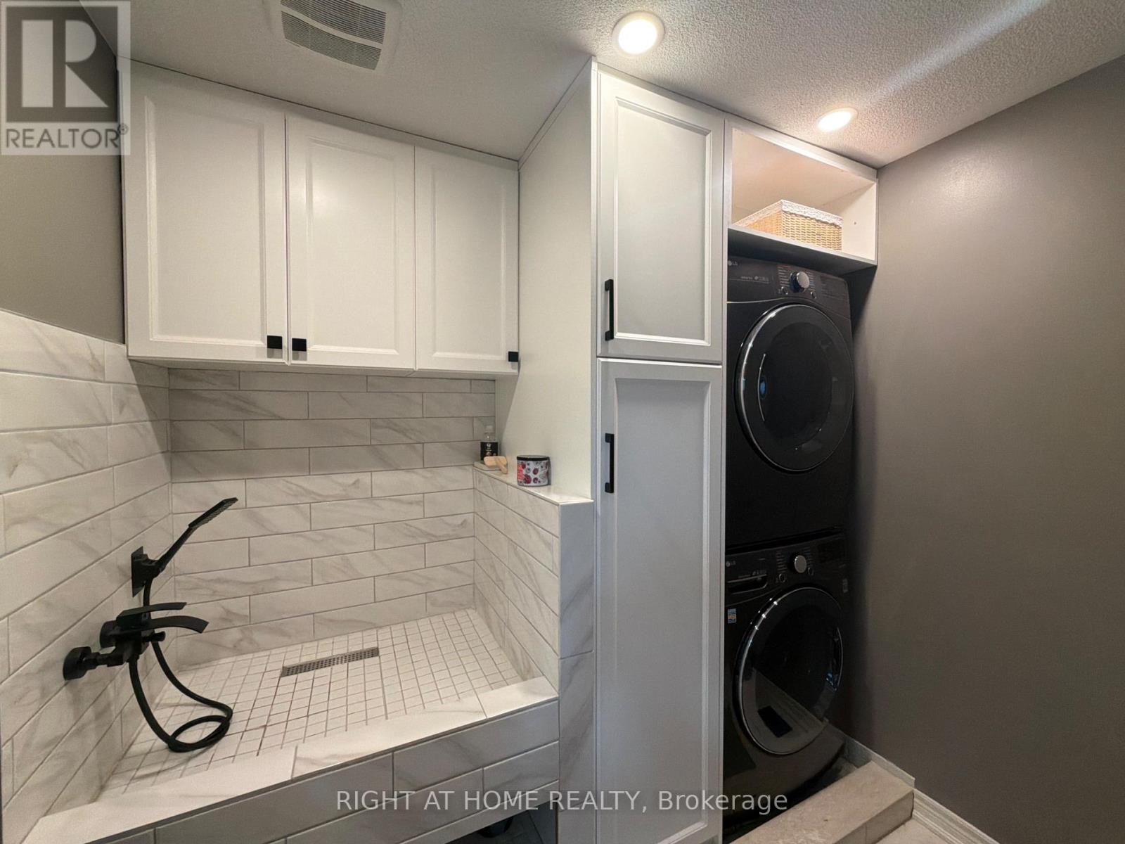 3169 Larry Crescent, Oakville, Ontario  L6M 0T1 - Photo 17 - W13014024