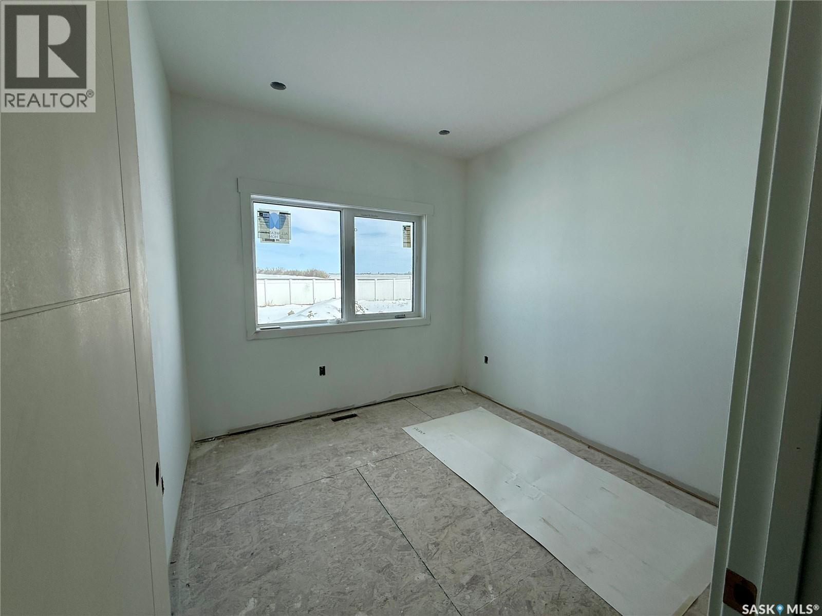 858 Delaet Bay, Warman, Saskatchewan  S0K 4S0 - Photo 4 - SK033290