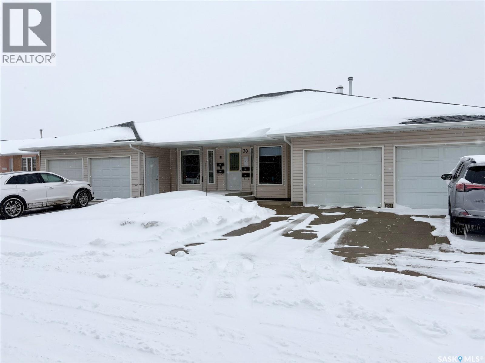 102 30 Russell Drive, Yorkton, Saskatchewan  S3N 3W2 - Photo 1 - SK033255