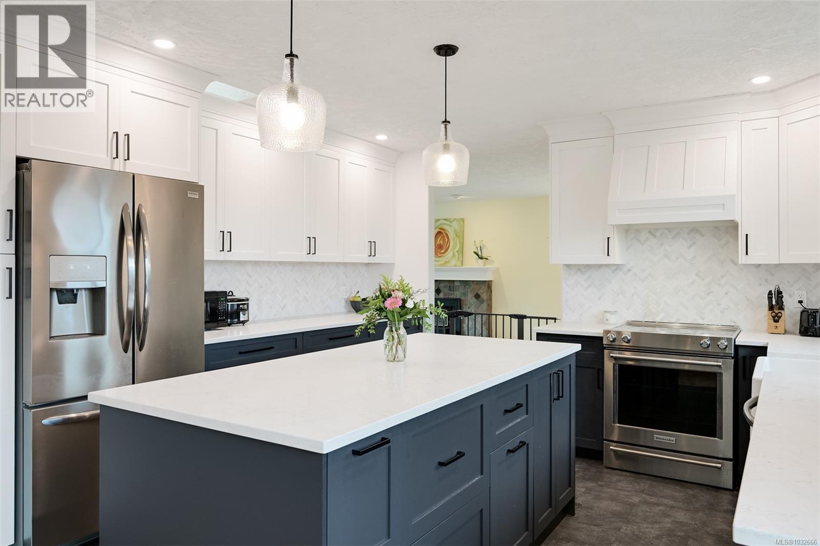 1290 Lidgate Crt, Saanich, British Columbia  V8Z 7E3 - Photo 1 - 1032666