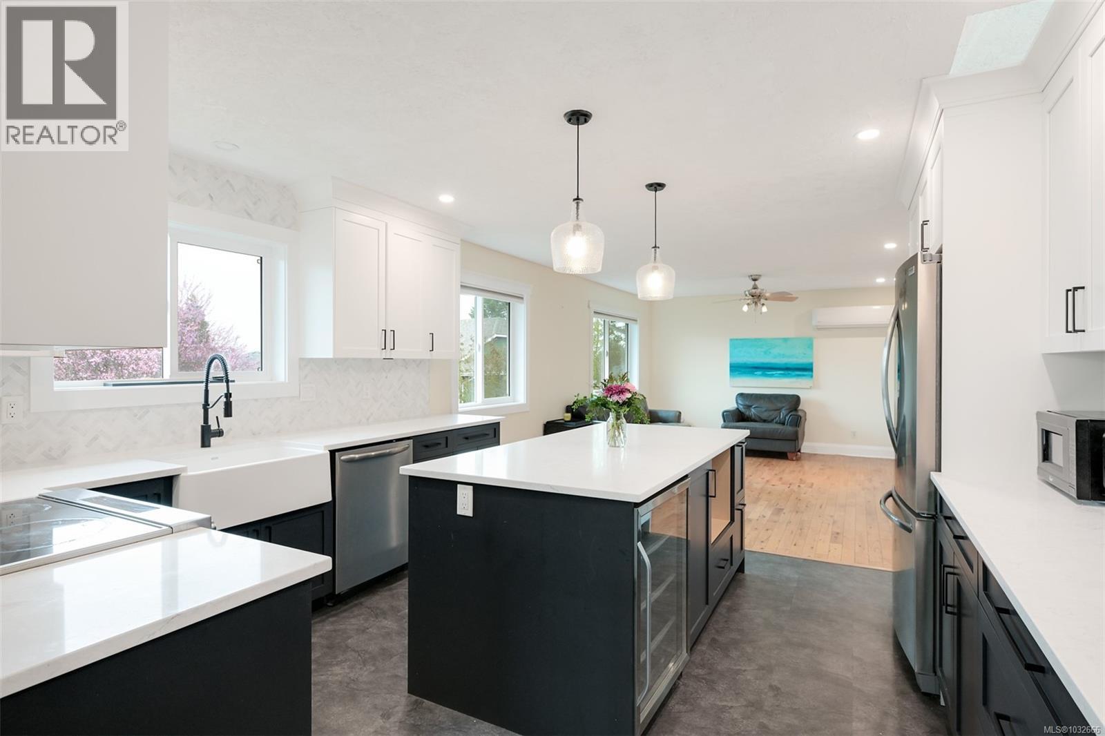 1290 Lidgate Crt, Saanich, British Columbia  V8Z 7E3 - Photo 4 - 1032666