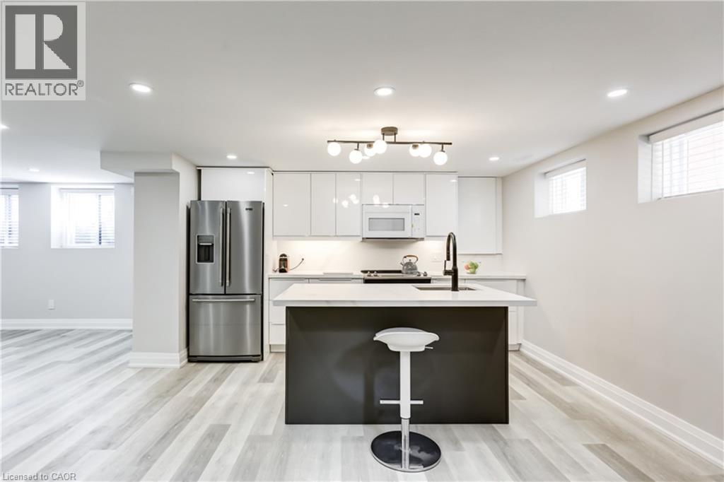 22 North Heights Road Unit# Lower, Toronto, Ontario  M9B 2T1 - Photo 3 - 40821676