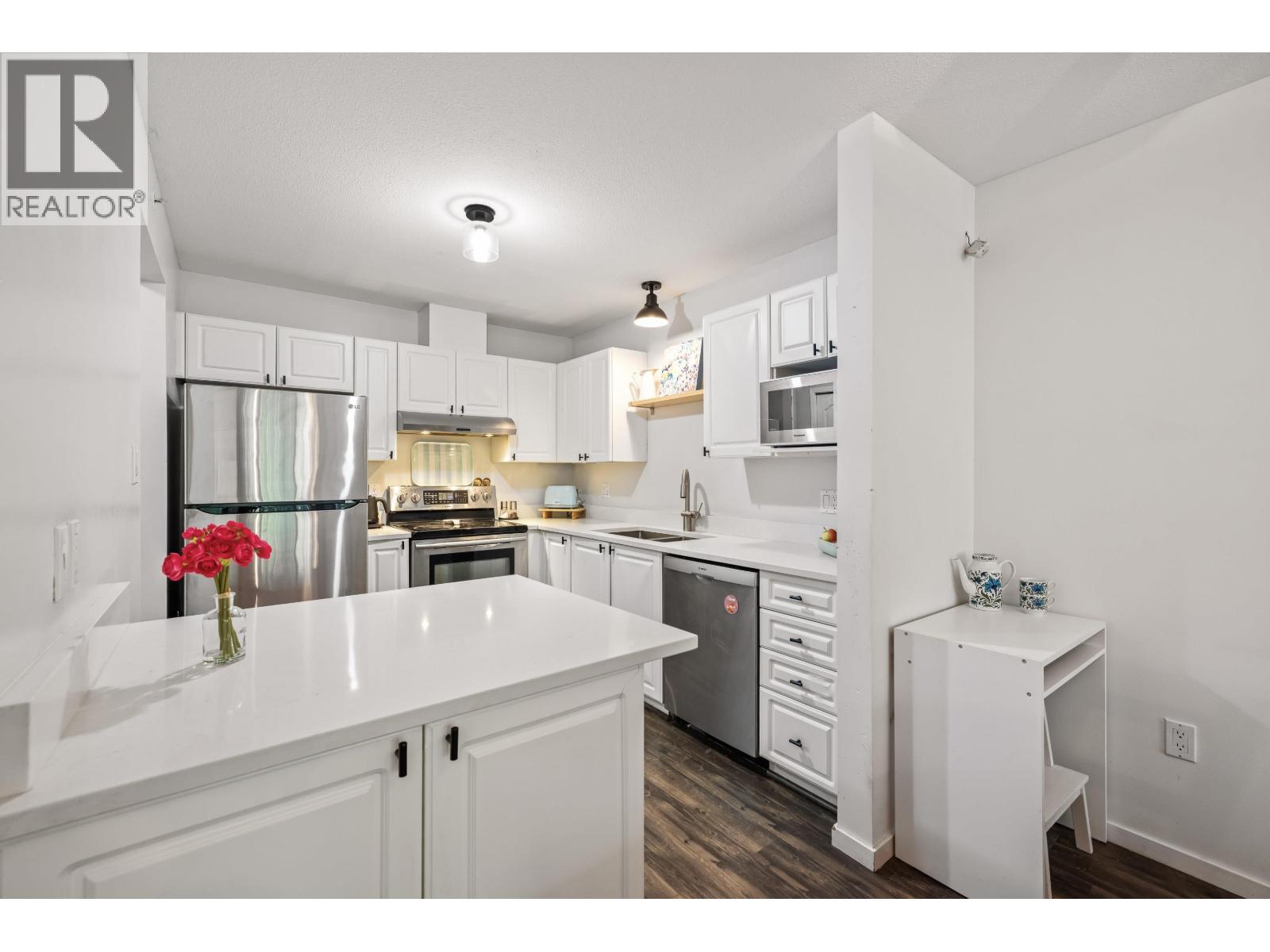 208 2551 Parkview Lane, Port Coquitlam, British Columbia  V3C 6J8 - Photo 3 - R3105157