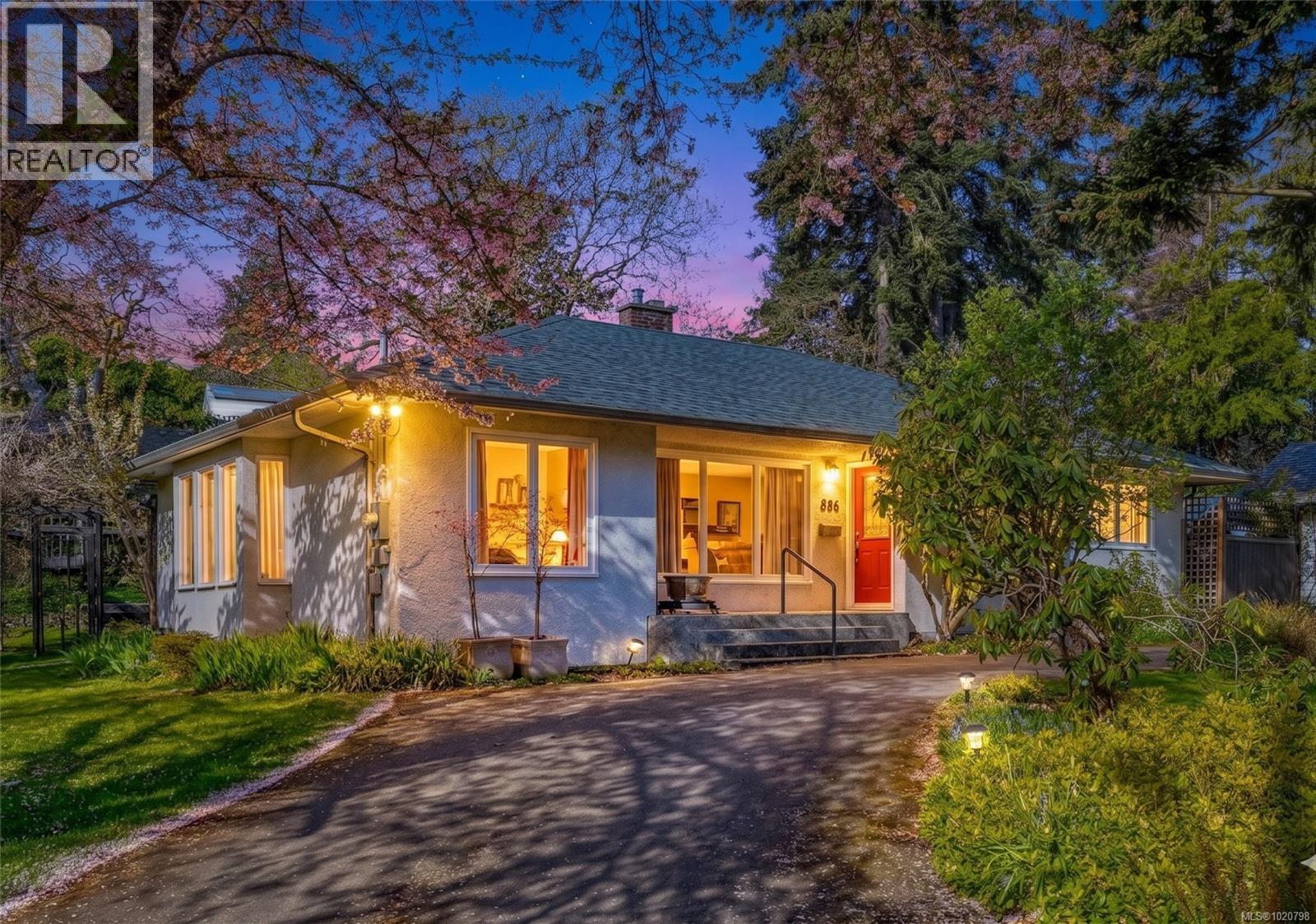 886 Cunningham Rd, Esquimalt, British Columbia