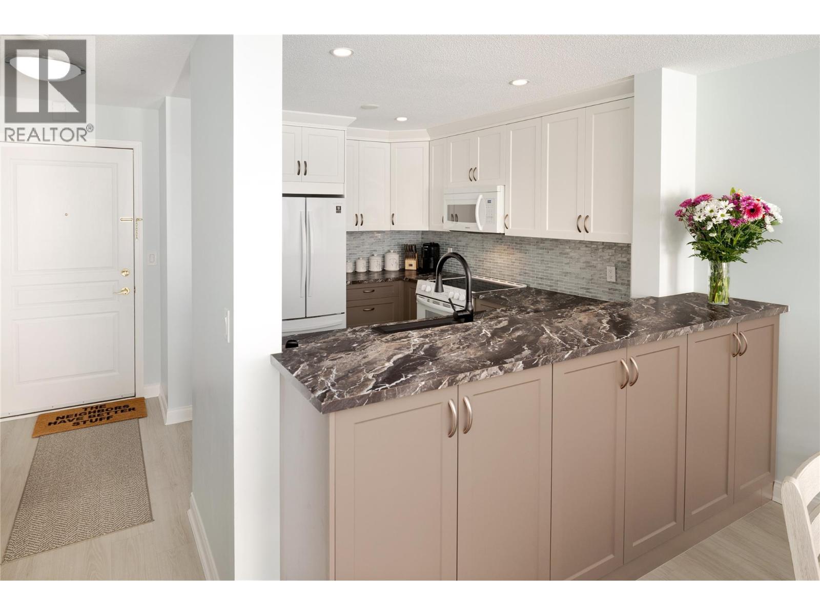 3870 Brown Road Unit# 215, West Kelowna, British Columbia  V0H 1X4 - Photo 2 - 10383752