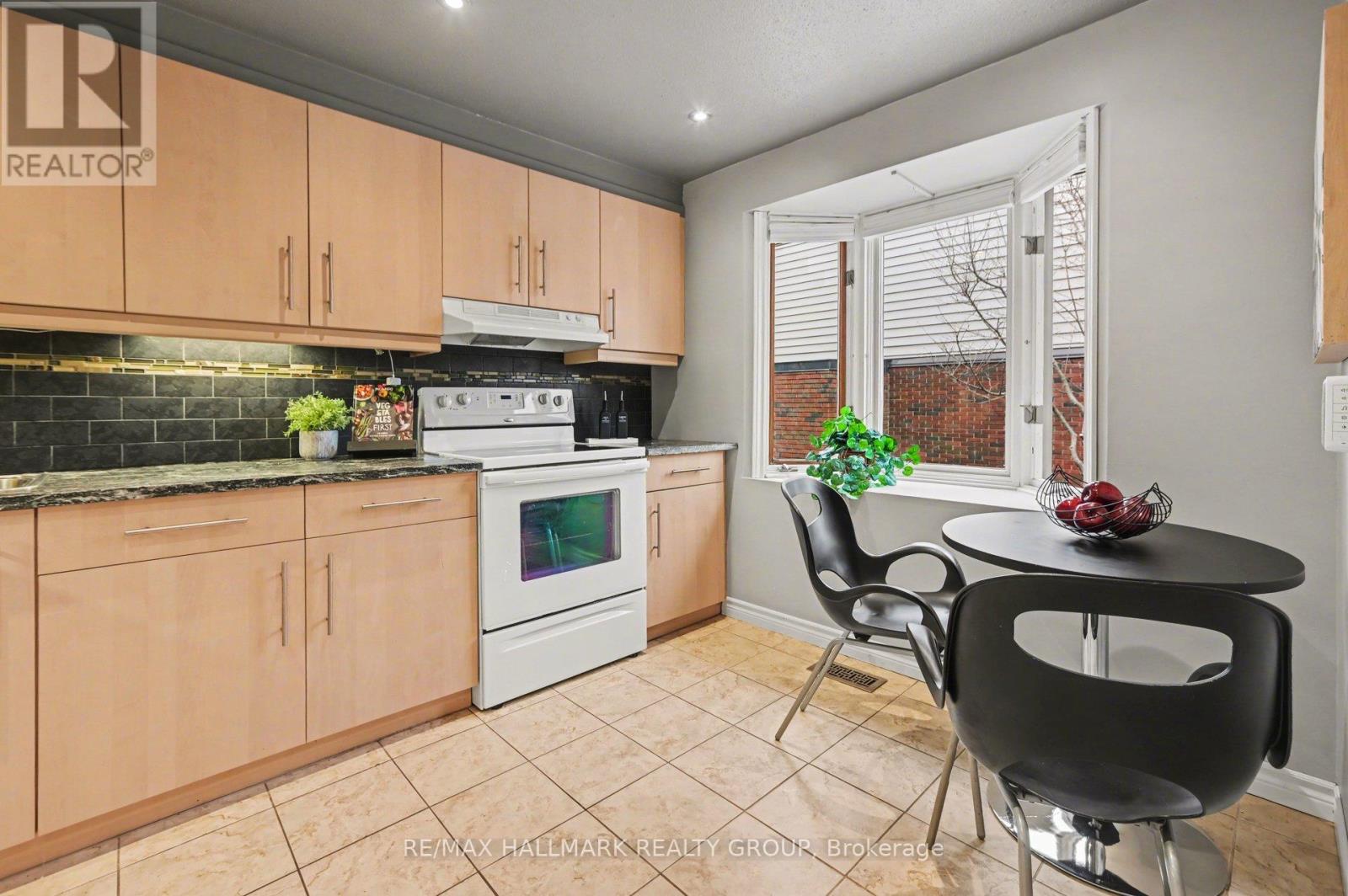 907e Elmsmere Road, Ottawa, Ontario  K1J 8G4 - Photo 7 - X13014986