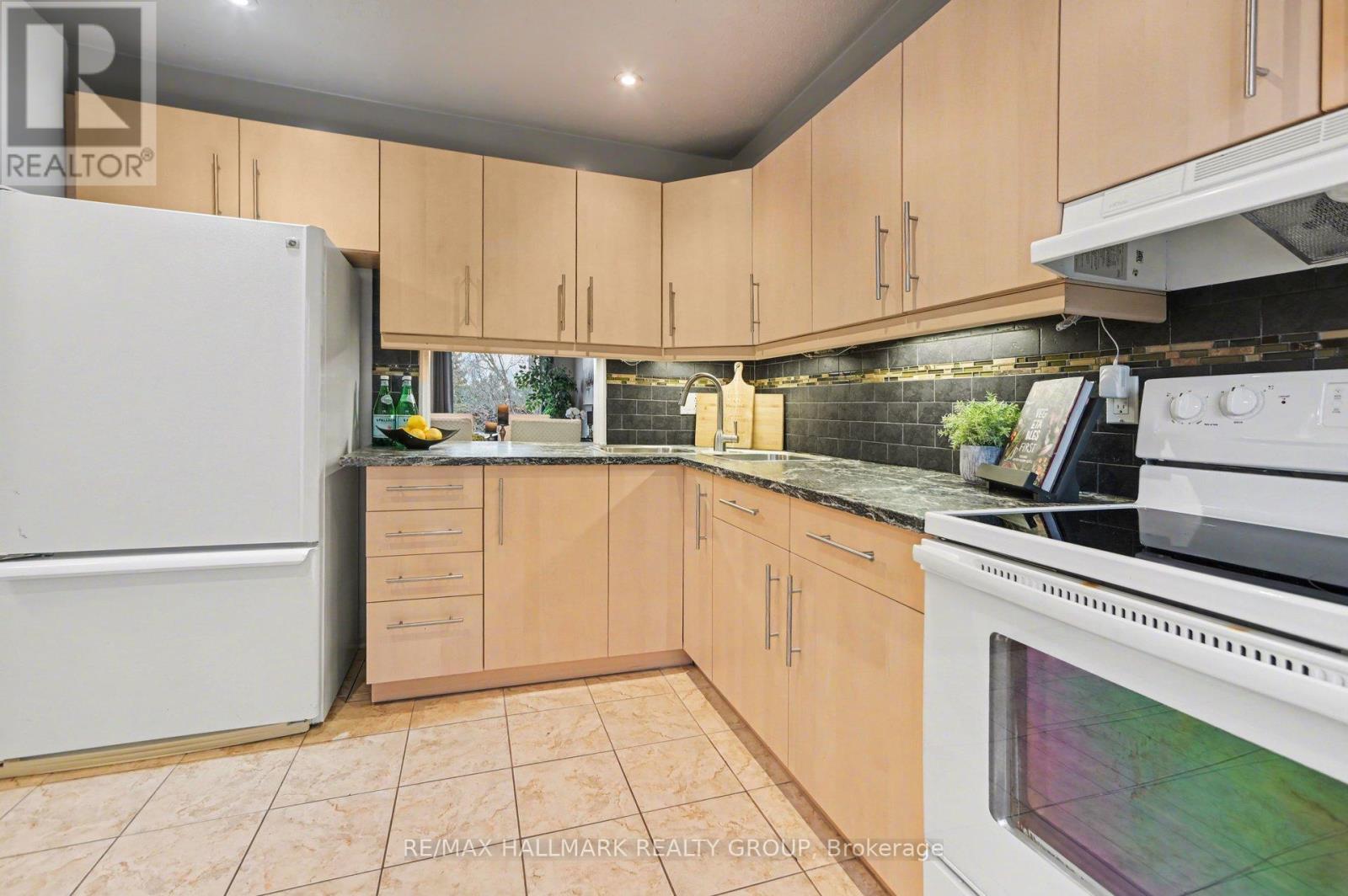 907e Elmsmere Road, Ottawa, Ontario  K1J 8G4 - Photo 8 - X13014986