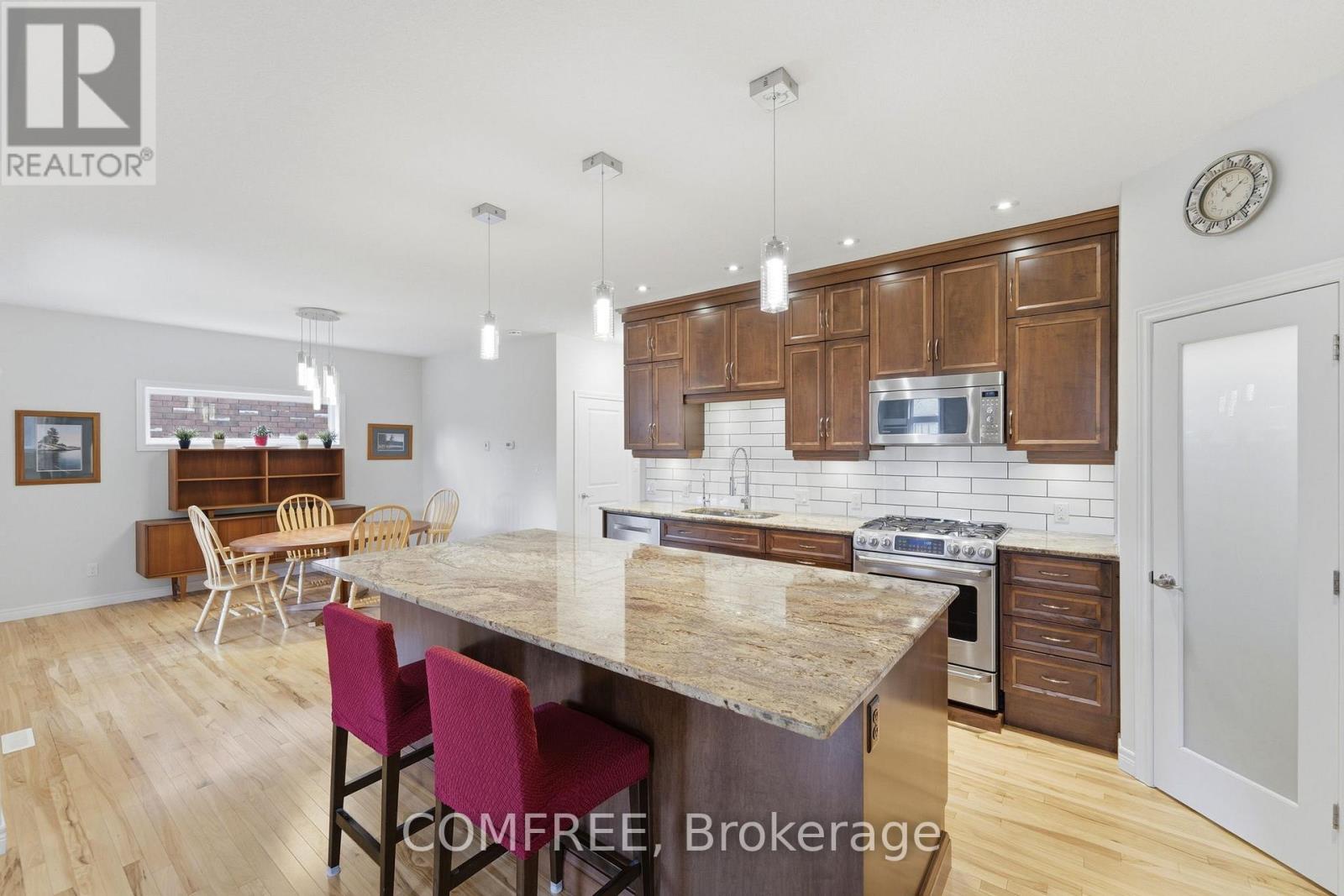 152 Juno Crescent, Woodstock, Ontario  N4T 0H6 - Photo 10 - X12978644