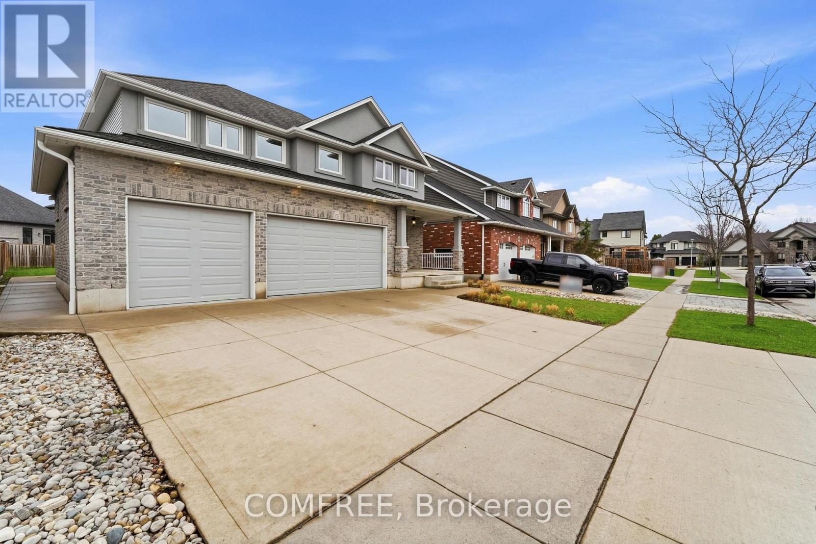 152 Juno Crescent, Woodstock, Ontario  N4T 0H6 - Photo 2 - X12978644