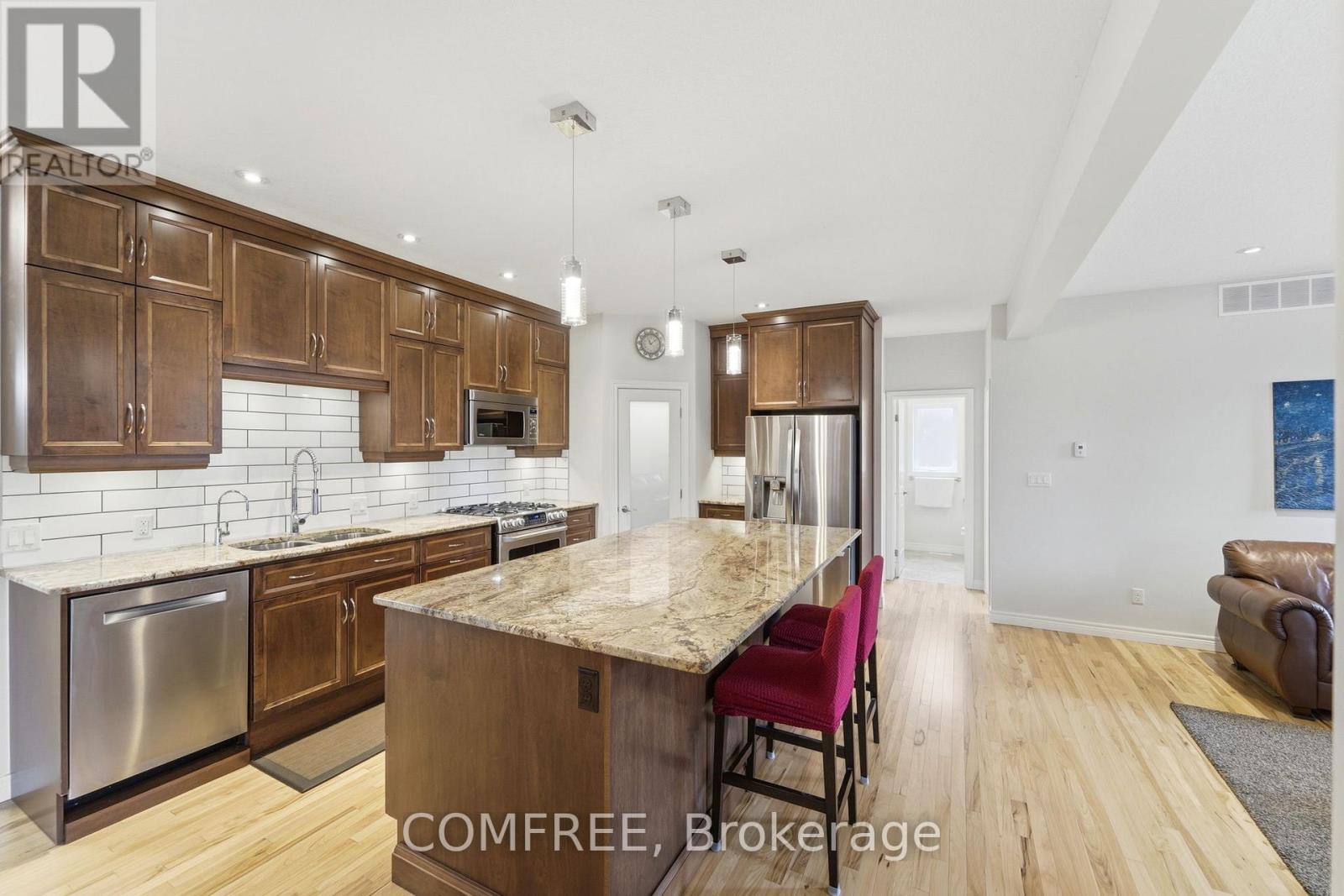 152 Juno Crescent, Woodstock, Ontario  N4T 0H6 - Photo 9 - X12978644