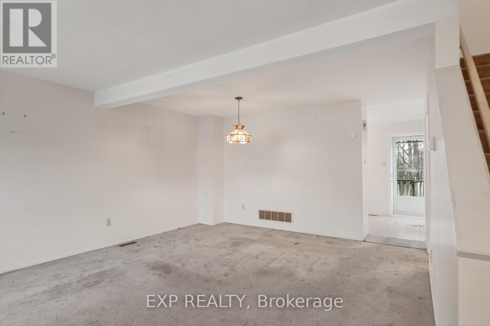 235 Teal Crescent, Ottawa, Ontario  K1E 2C3 - Photo 4 - X13013250