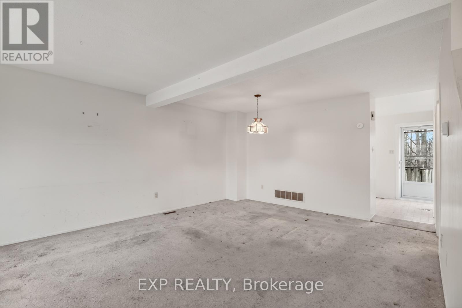 235 Teal Crescent, Ottawa, Ontario  K1E 2C3 - Photo 3 - X13013250