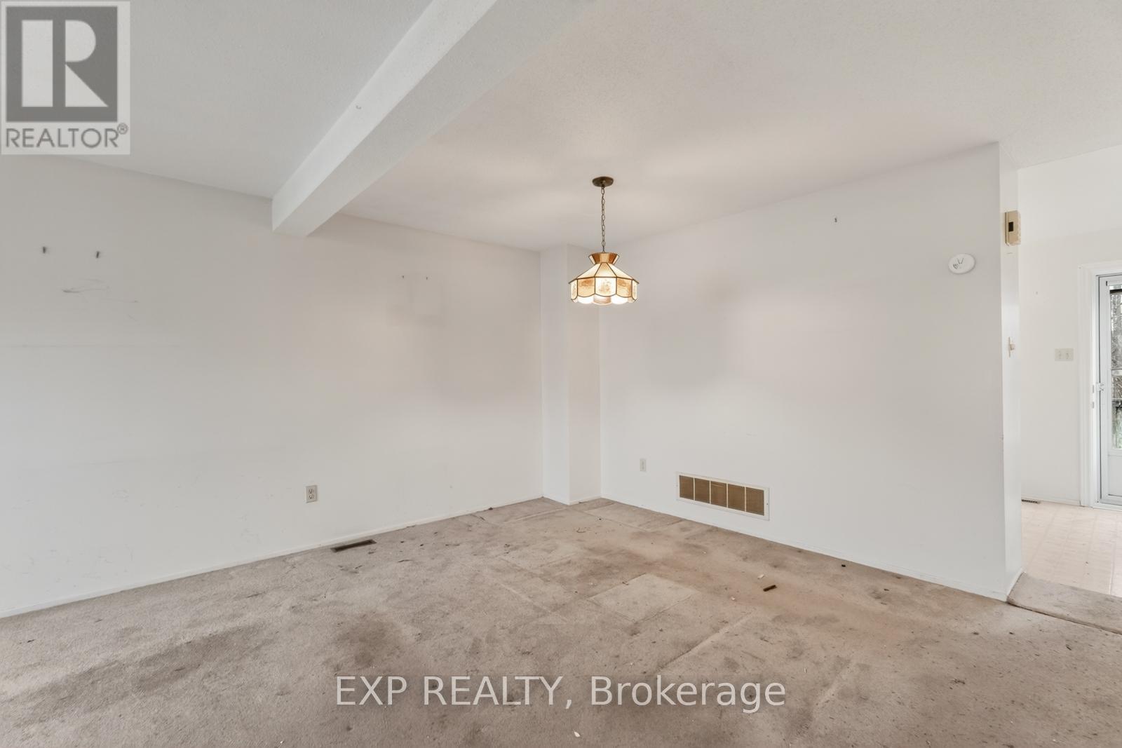 235 Teal Crescent, Ottawa, Ontario  K1E 2C3 - Photo 5 - X13013250