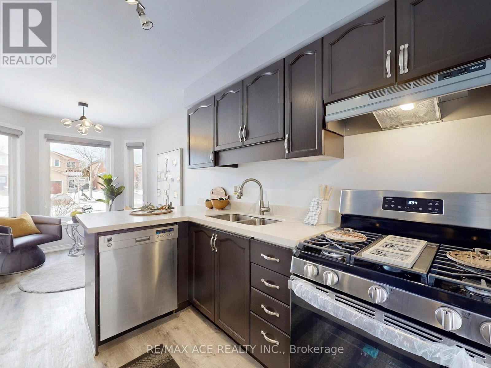 35 Stagemaster Crescent, Clarington, Ontario  L1E 2Y7 - Photo 10 - E13014934