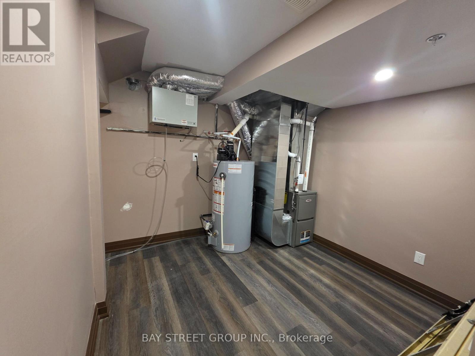 Laneway Suite - 108 Chatham Avenue, Toronto, Ontario  M4J 1K7 - Photo 11 - E13014954