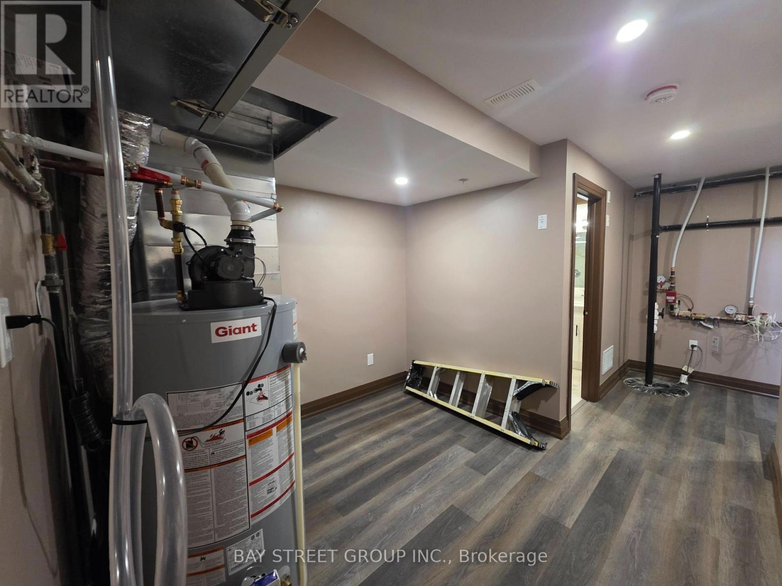 Laneway Suite - 108 Chatham Avenue, Toronto, Ontario  M4J 1K7 - Photo 12 - E13014954