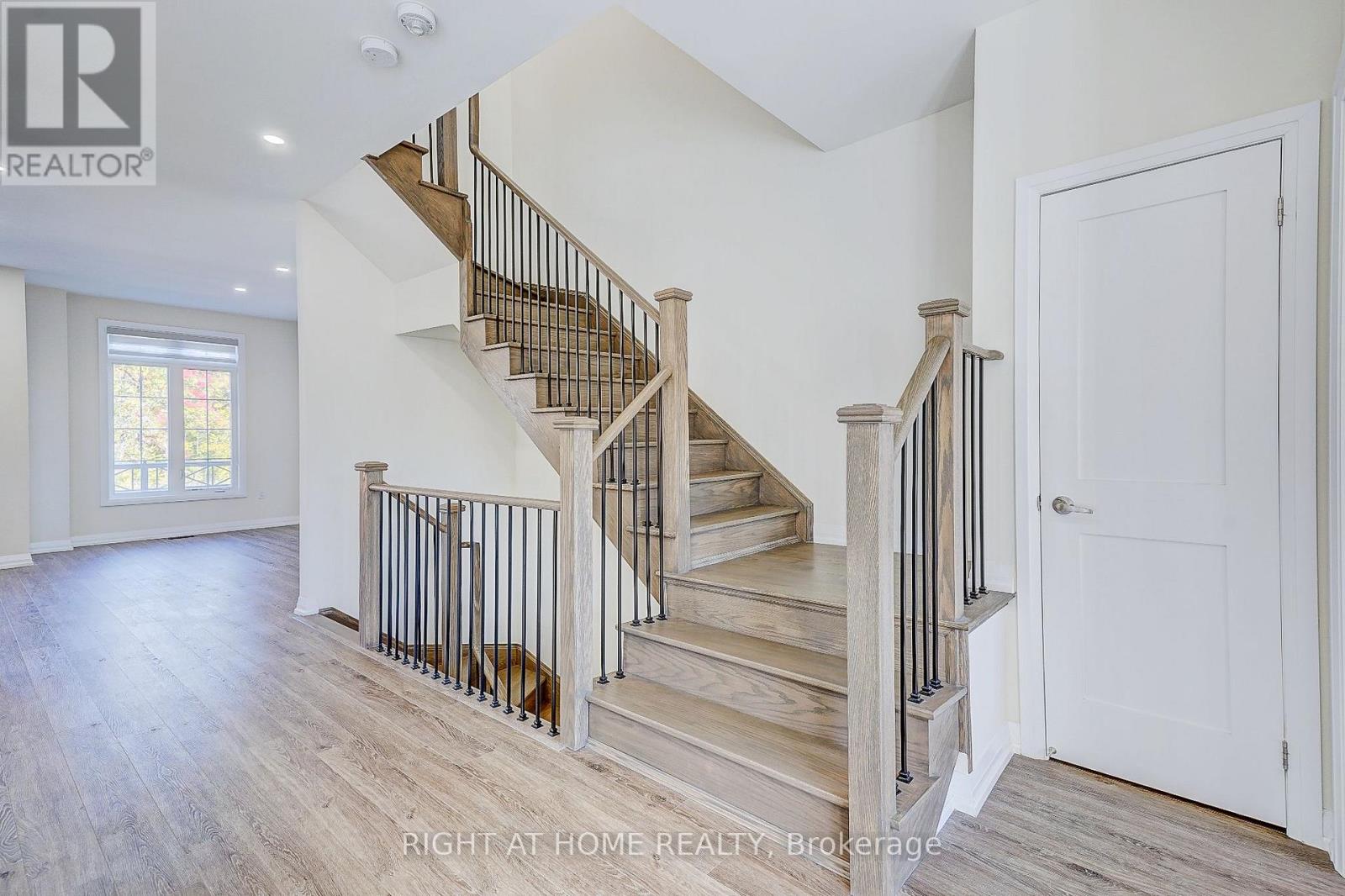 29 Coote Court N, Ajax, Ontario  L1T 0P5 - Photo 8 - E13014992