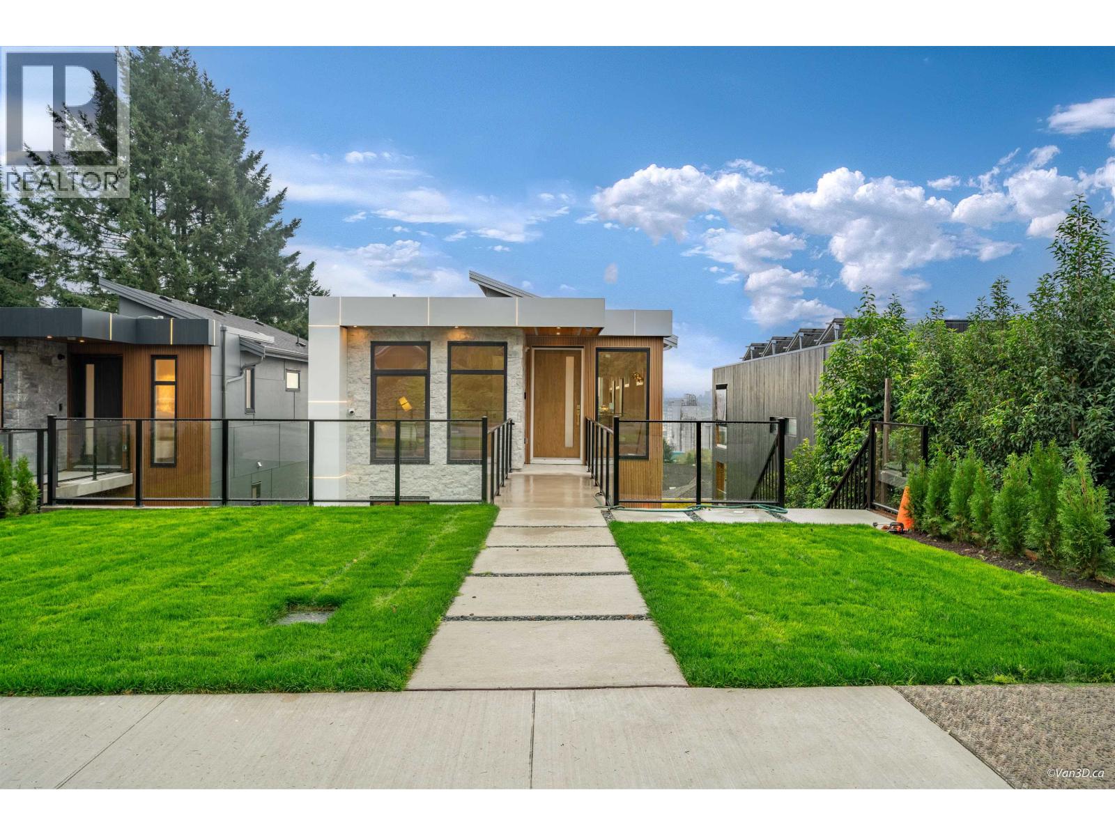 971 Adderley Street, North Vancouver, British Columbia  V7L 1T2 - Photo 1 - R3112909