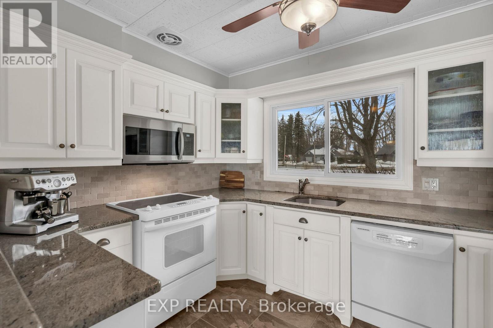 561 Duclos Point Road, Georgina, Ontario  L0E 1N0 - Photo 9 - N13014902